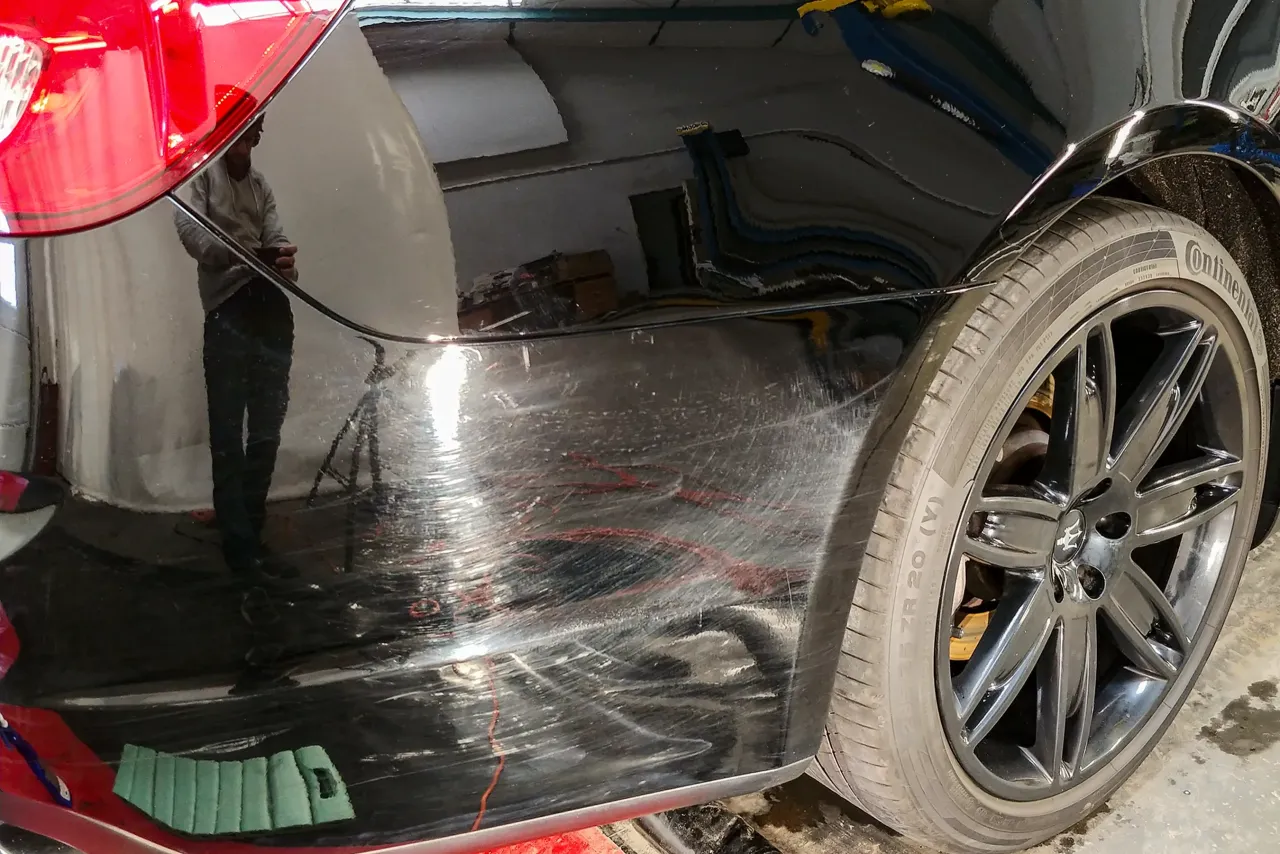 auto przed i po polerowaniu