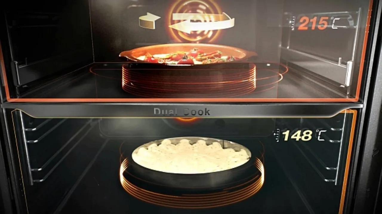 pieczenie dwóch ciast w piekarniku