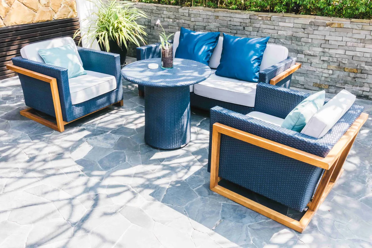 domowe sposoby na czyszczenie poduszek ogrodowych