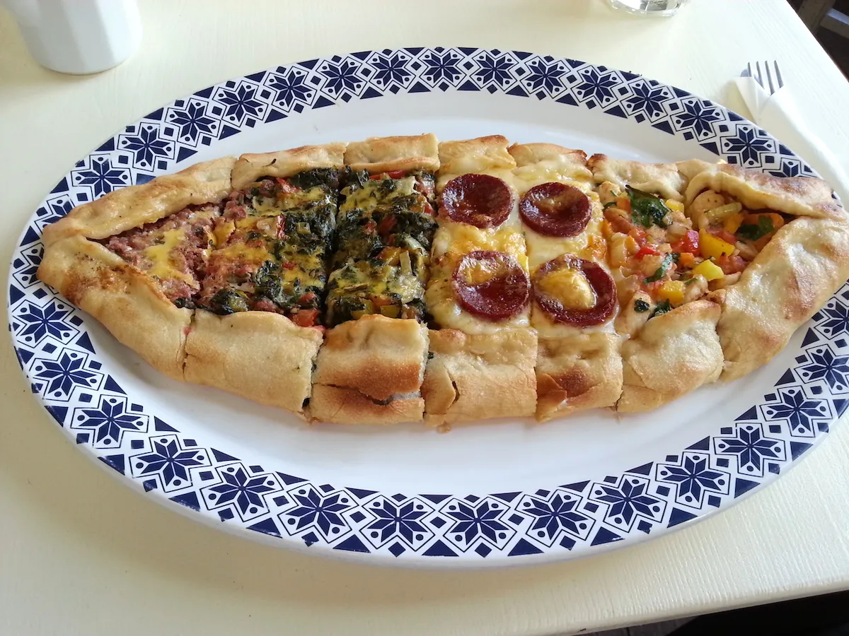 Turecki street food, lokalny bar z kebabem