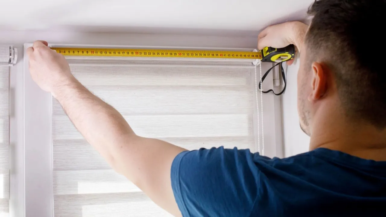 Montaż rolety dzień-noc bez wiercenia schemat