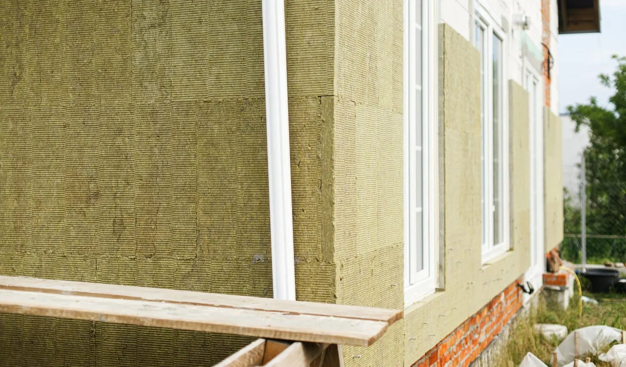 Porównanie elewacji styropianowej i z wełny mineralnej