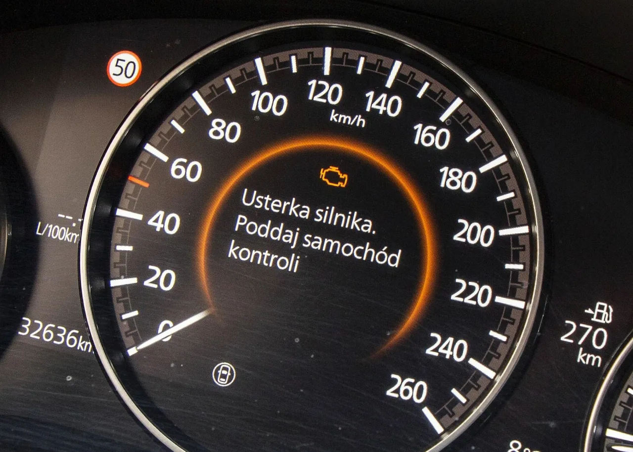 Samochód w trybie awaryjnym deska rozdzielcza