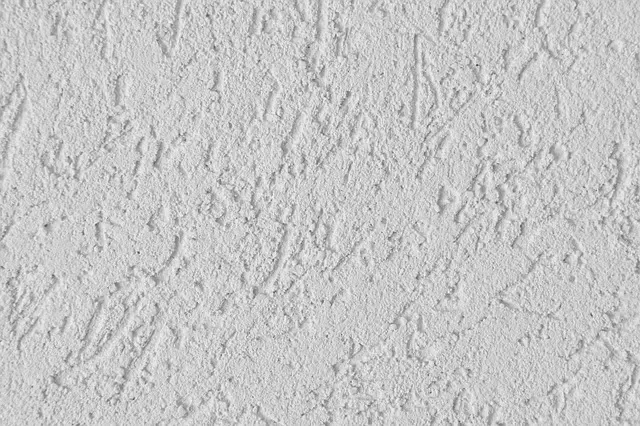 przykłady tynk&oacute;w dekoracyjnych na ścianie