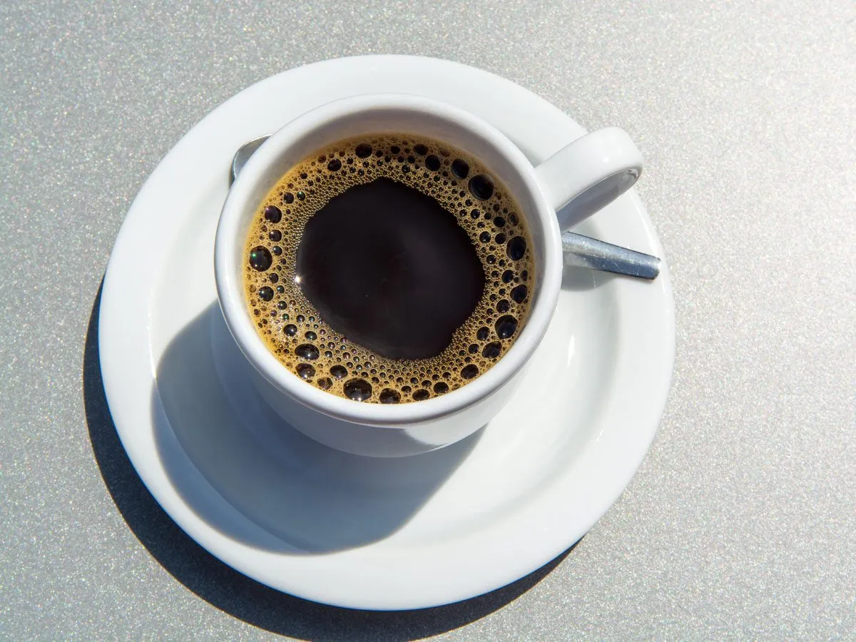 por&oacute;wnanie zawartości kofeiny kawa rozpuszczalna mielona espresso