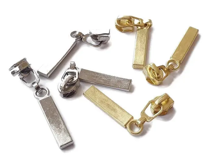 jak zastąpić urwany wodzik, spinacz biurowy zamiast suwaka, brelok do zamka