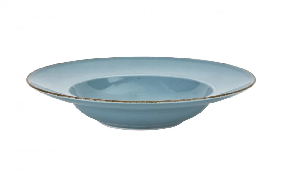 r&oacute;żne rodzaje talerzy do spaghetti i misek do pasty