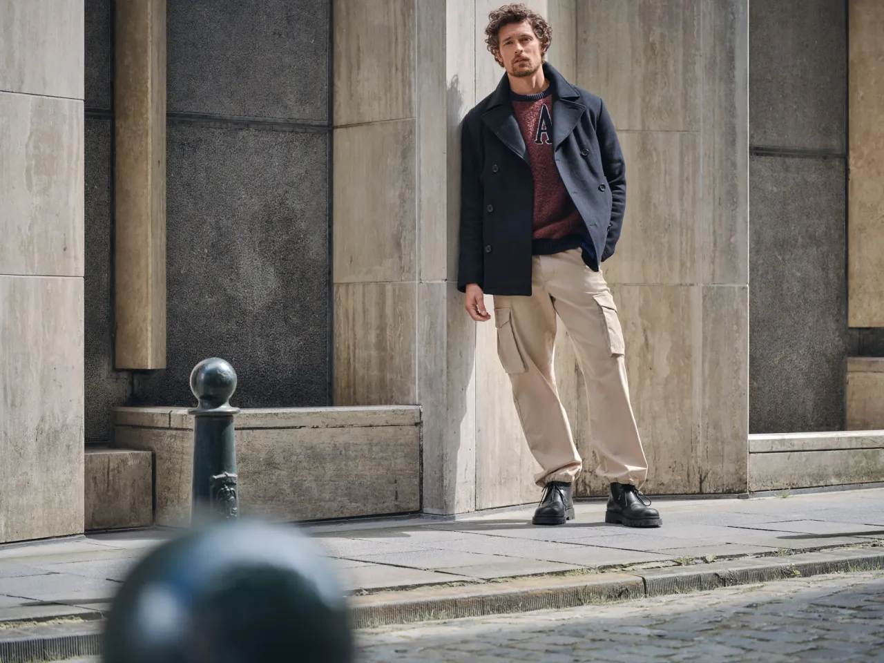 elegante herrenhosen styling ideen outfit sneaker rollkragen business casual