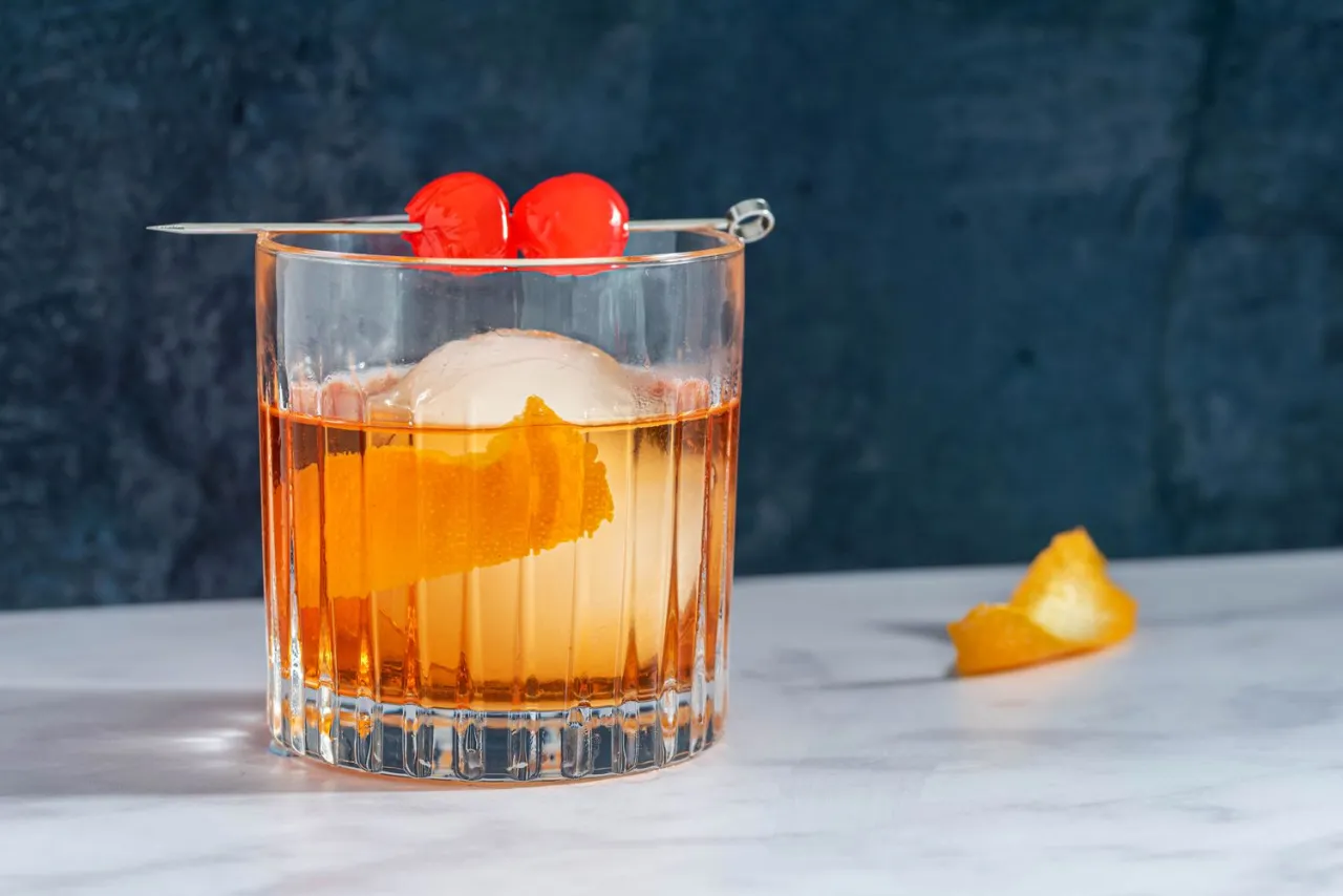 How to make Old Fashioned cocktail step by step