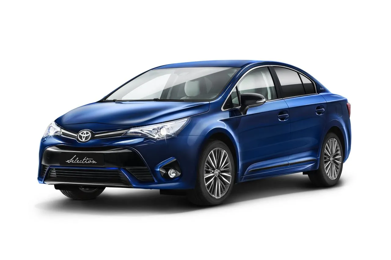 Toyota Avensis r&oacute;żne generacje