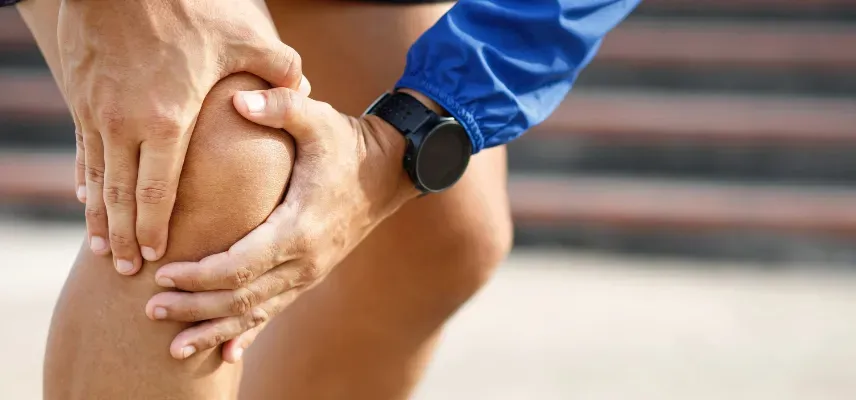 ból kolana przy schodzeniu bieganiu