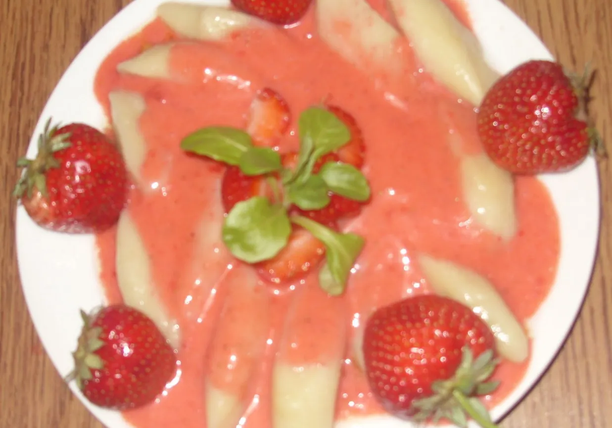 kopytka na słodko z sosem owocowym