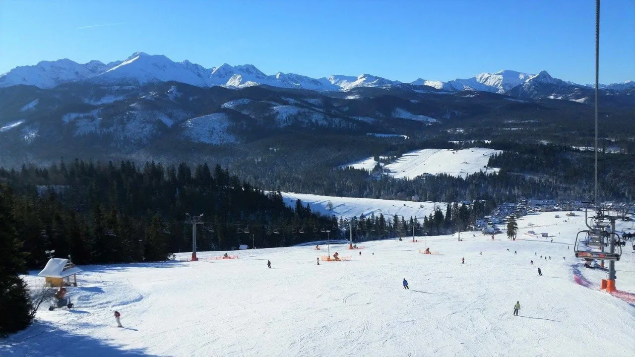 Stacja Narciarska Małe Ciche zimą trasy