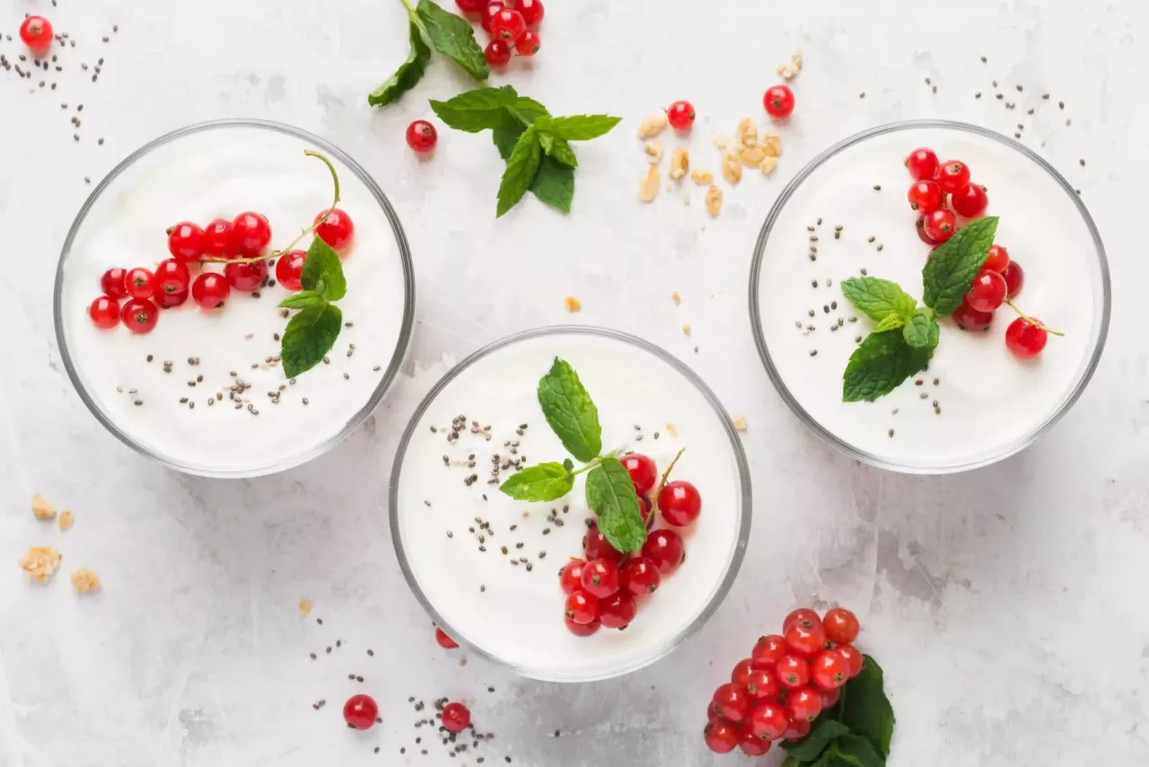 jogurt naturalny vs śmietana por&oacute;wnanie wartości odżywczych