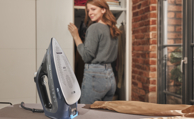 Parownica do ubrań vs żelazko z generatorem pary