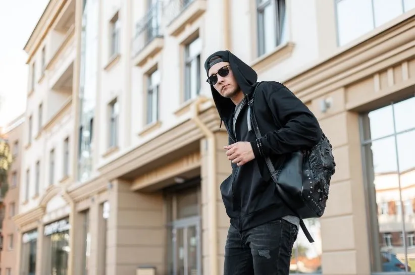 Stylizacje z bluzą męską hoodie i crewneck