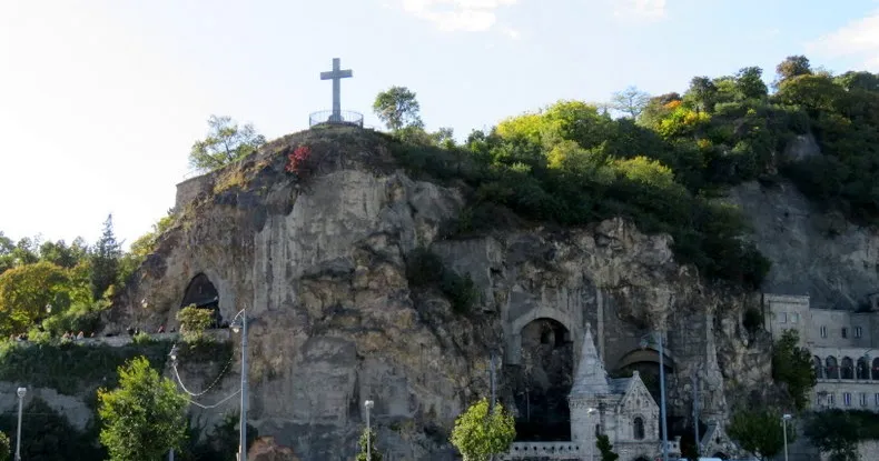 Zdjęcie Jakie skały znajdują się na górze Gellerta? Odkryj tajemnice geologii