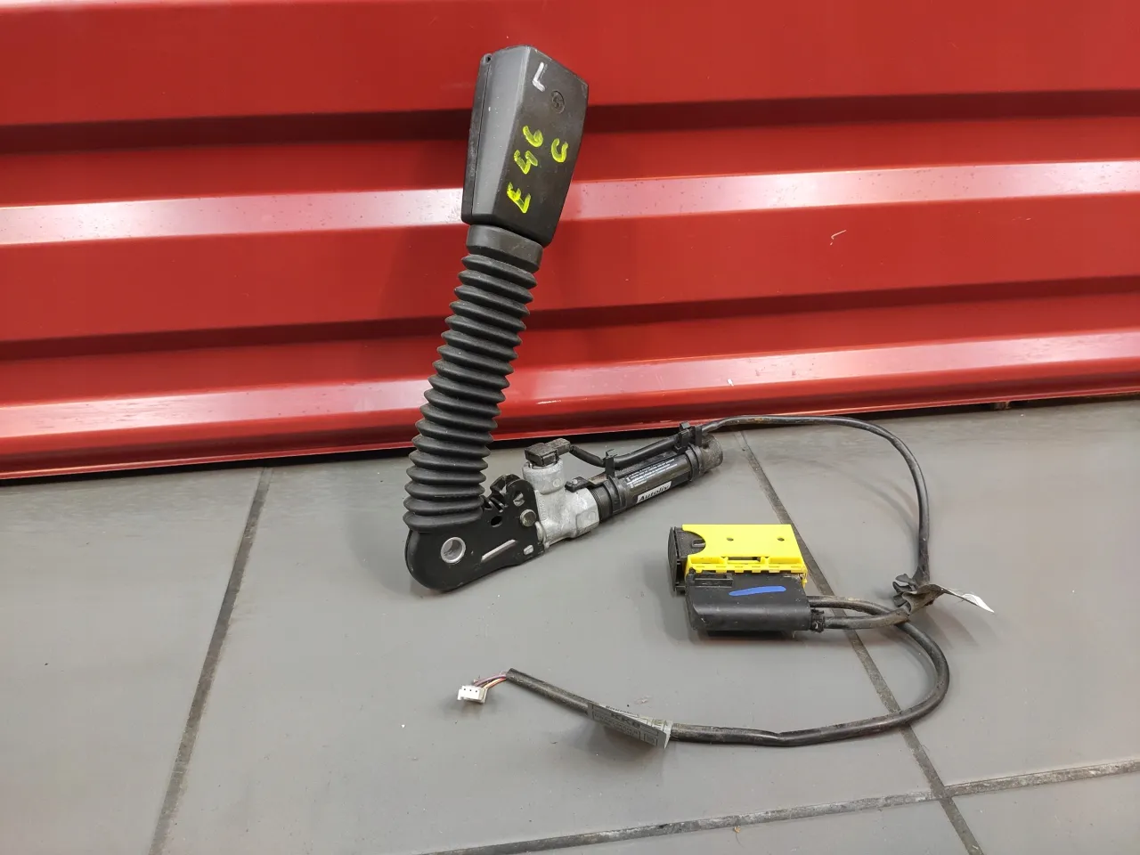 mechanizm napinacza pasa bezpieczeństwa pirotechnicznego