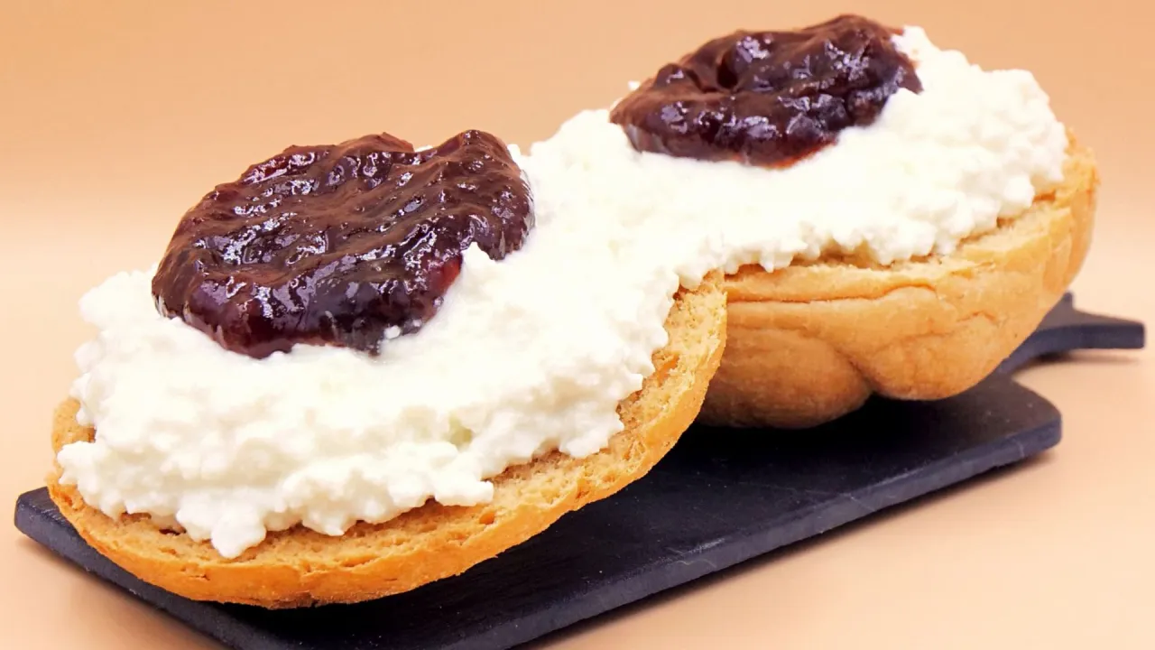 porównanie pieczywa kajzerka grahamka chleb pełnoziarnisty