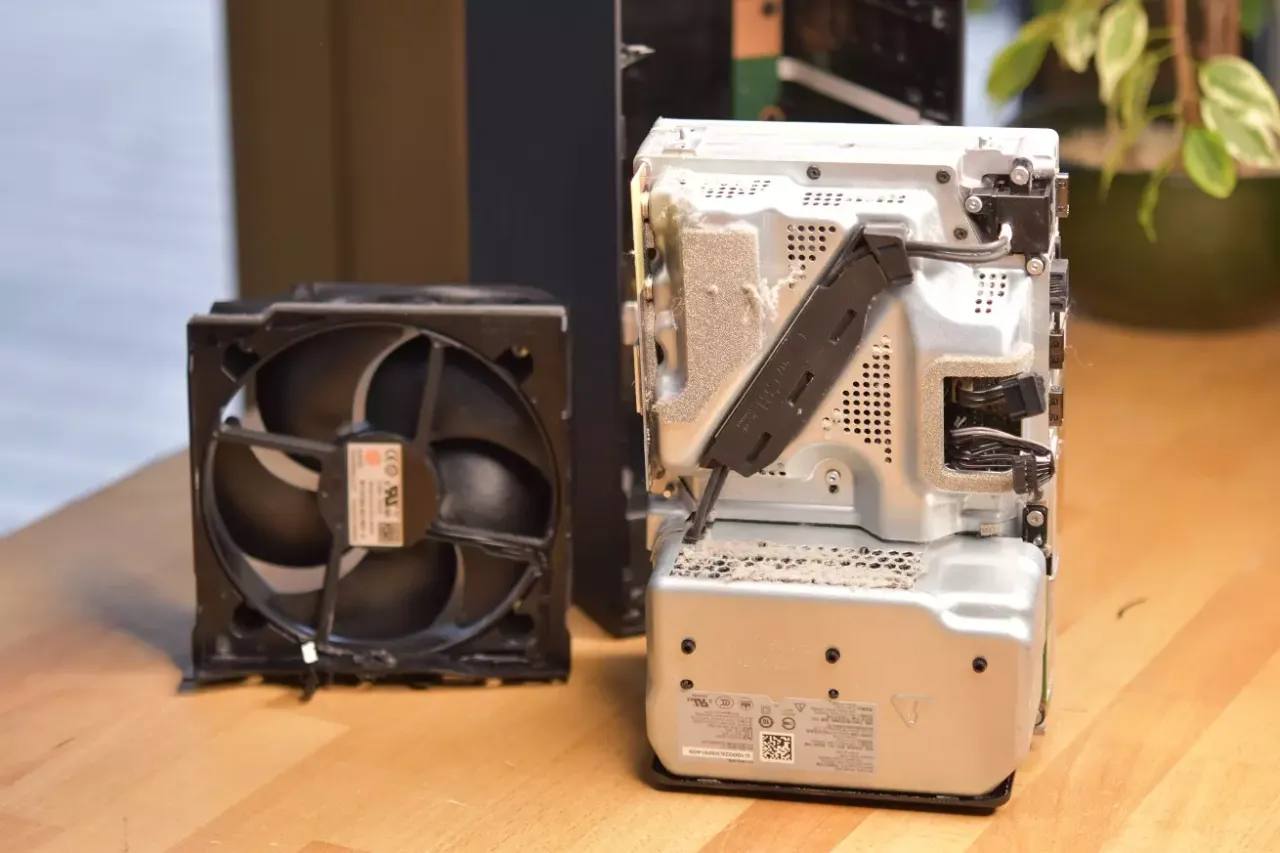 Zakurzony wentylator Xbox Series X