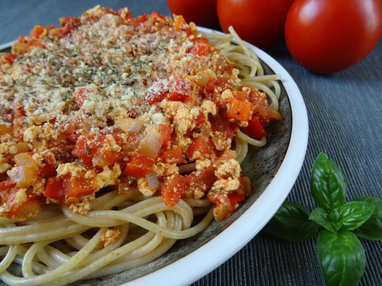 spaghetti z tofu różne warianty