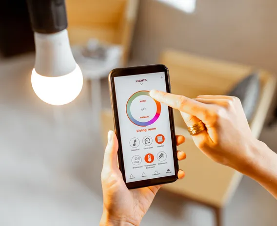 inteligentne oświetlenie salonu smart home
