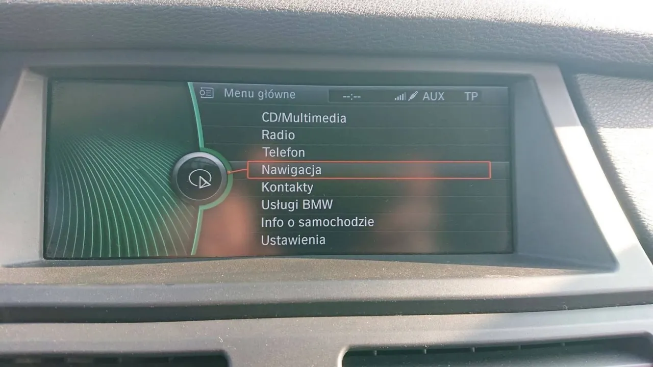 uszkodzony system multimedialny samoch&oacute;d