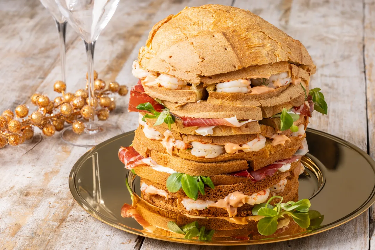 Panettone gastronomico con farciture di pesce