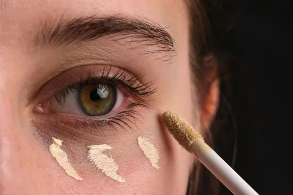 korektory pod oczy dojrzała cera bez zbierania się