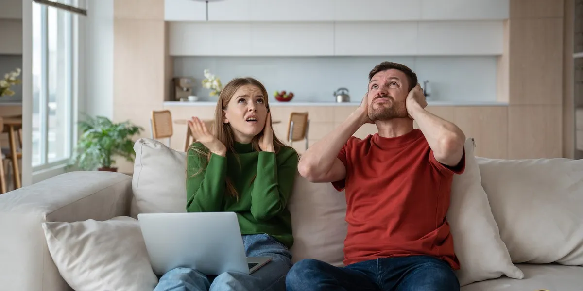 Rozpoznawanie problemów w bloku mieszkalnym, uciążliwi sąsiedzi, hałas w bloku