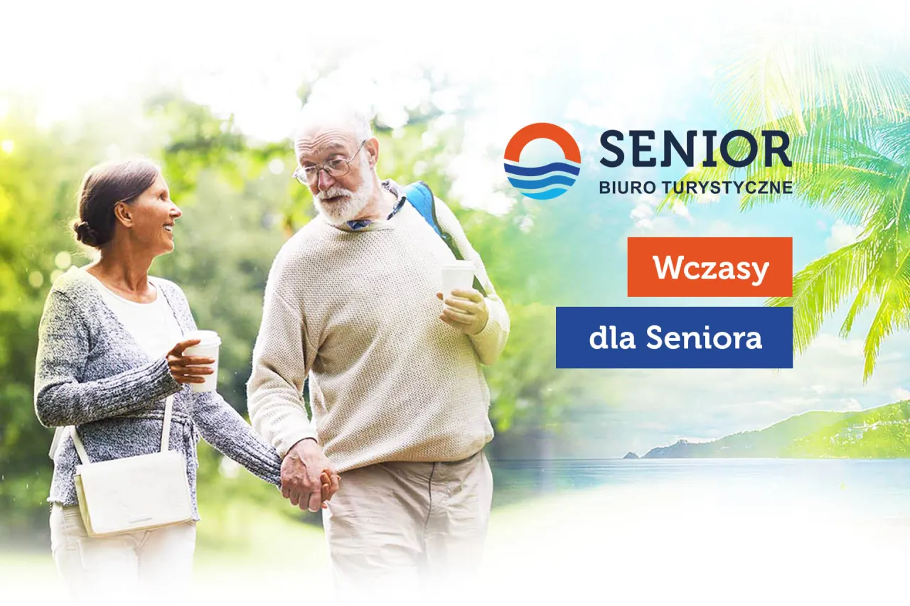 Szczęśliwi seniorzy rozmawiający na spacerze. Czy z bonem turystycznym dla seniorów czeka ich wymarzony urlop?