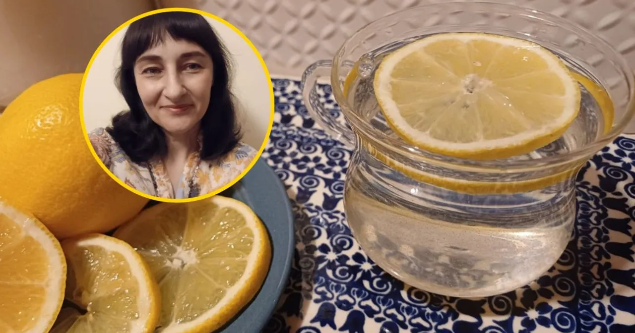 kobieta pije wodę z cytryną na odchudzanie