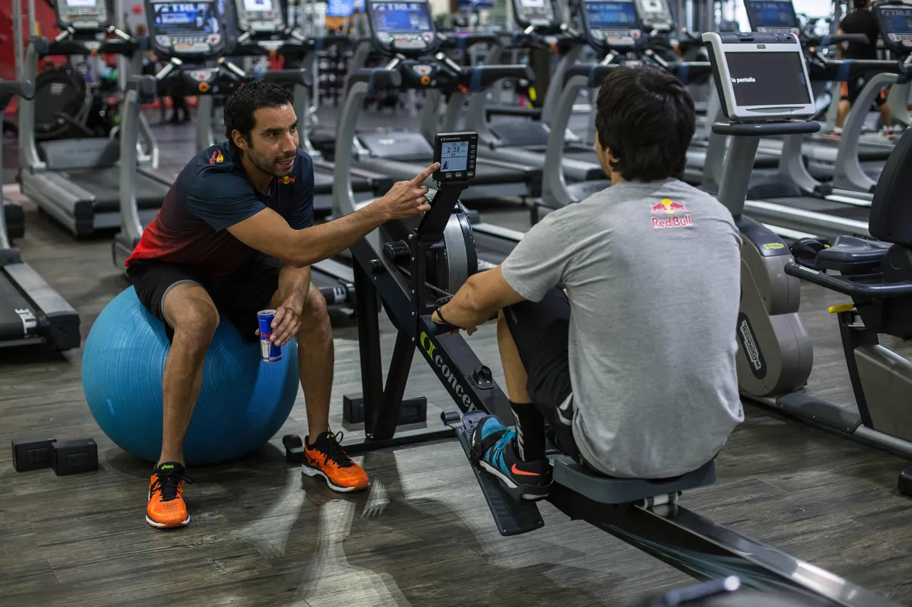 przetrenowanie siłownia objawy