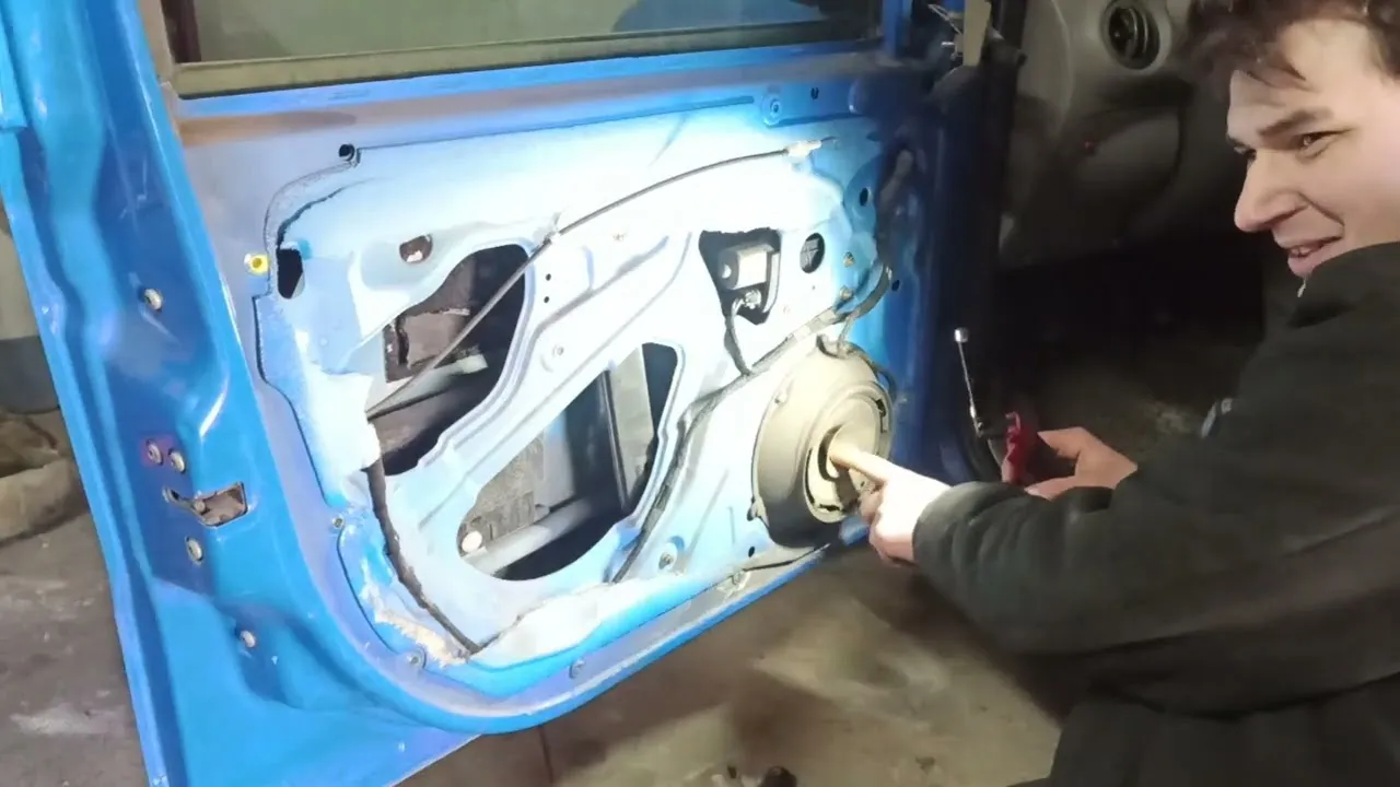 demontaż boczka drzwi fiat panda II