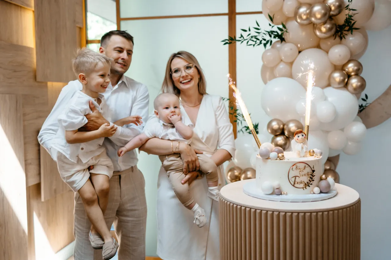 rodzice wybierają fotografa na chrzest