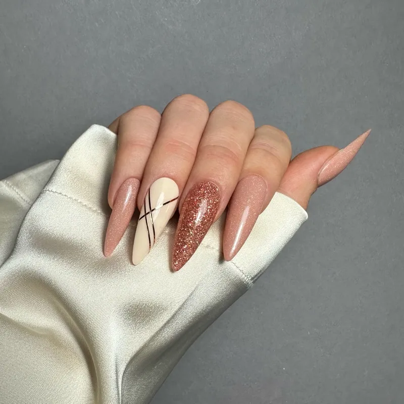 Zdjęcie Jak zrobić manicure tytanowy - proste kroki i cenne porady