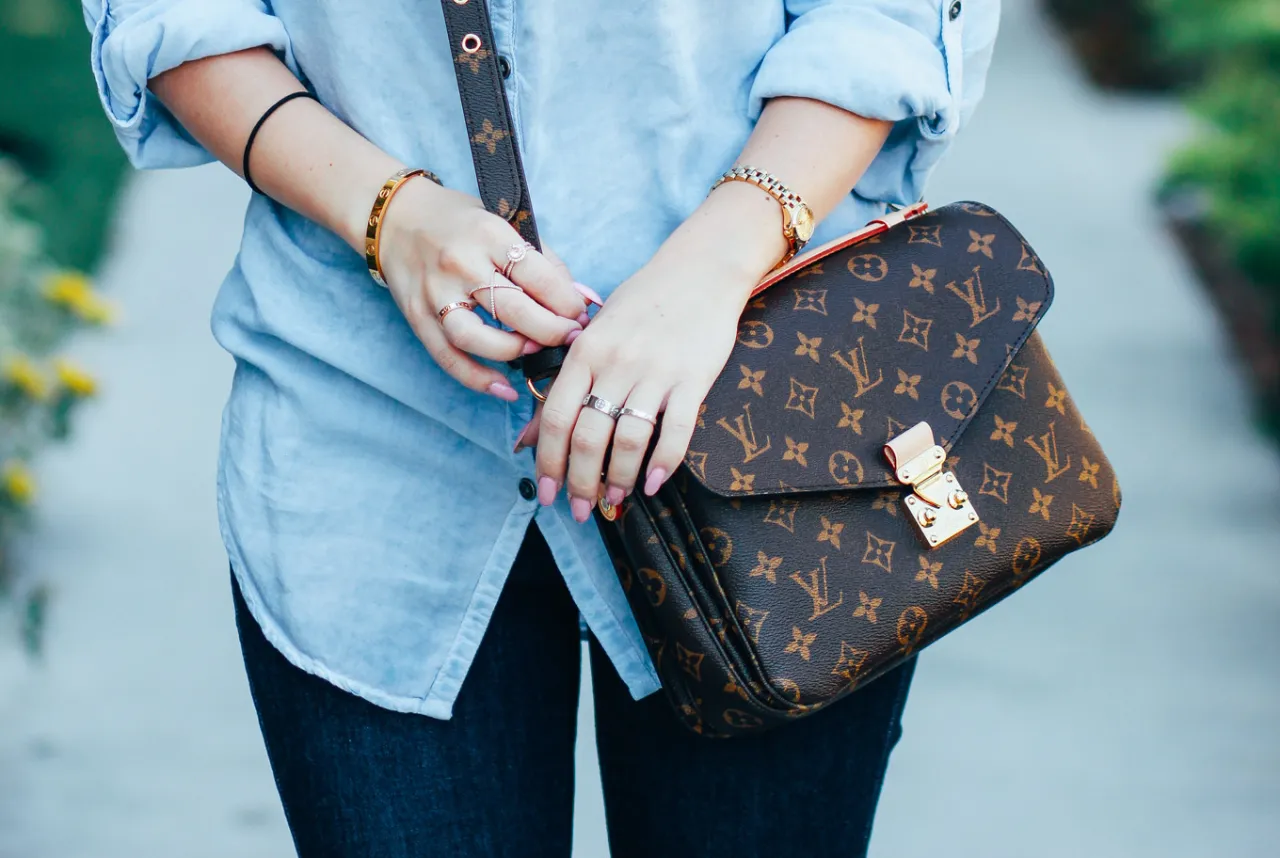 Zdjęcie Jak czytać louis vuitton: unikaj najczęstszych błędów w wymowie