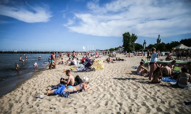 Darmowe atrakcje nad morzem, plaża, klify, latarnia morska