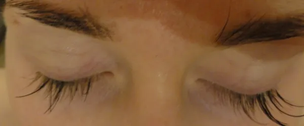 pielęgnacja rzęs po zdjęciu przedłużanych, regeneracja rzęs, odżywka do rzęs