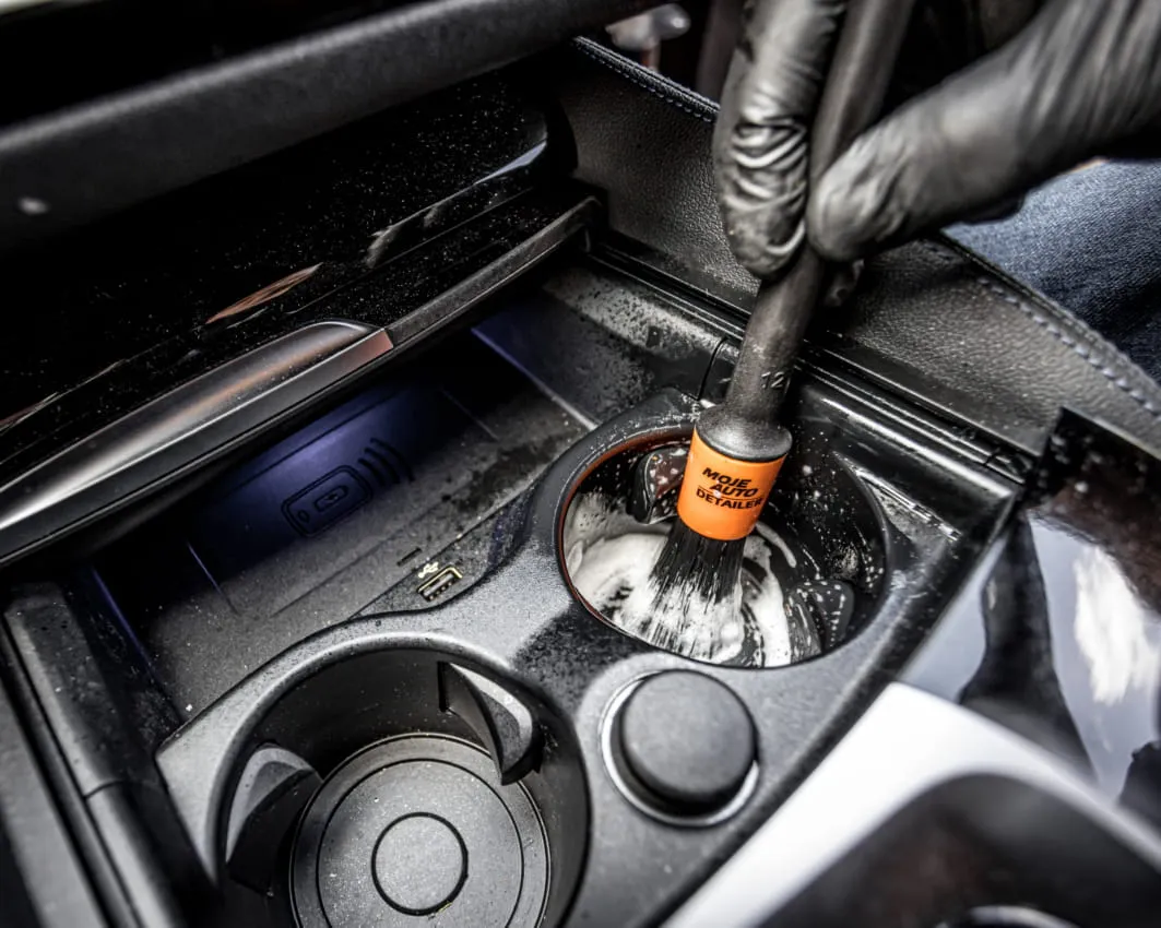 podstawowe czyszczenie wnętrza samochodu