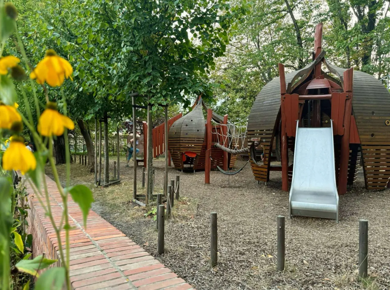 Wawel smok ziejący ogniem dzieci