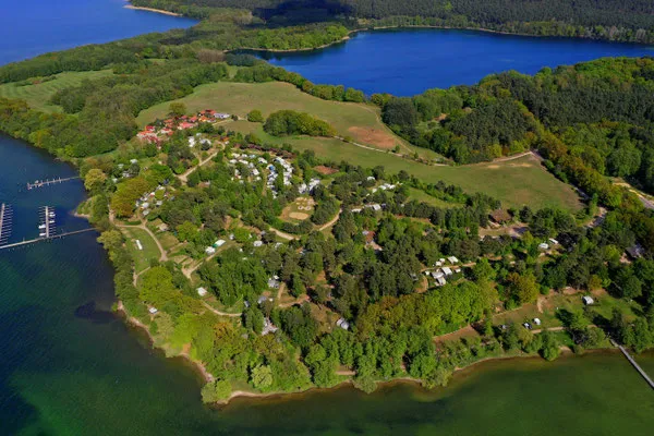 Luftbild Naturcamping ZWEI SEEN Plauer See Halbinsel