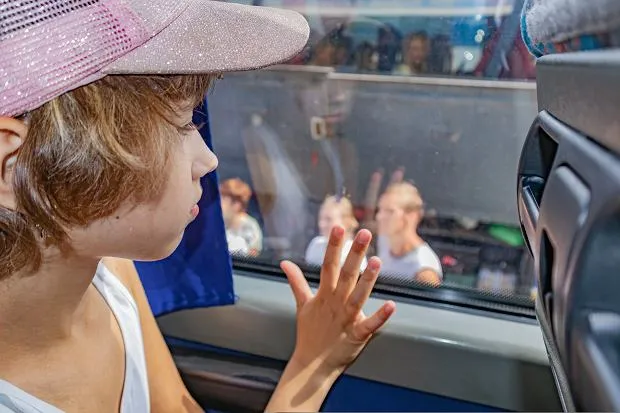 osoba z chorobą lokomocyjną w autokarze