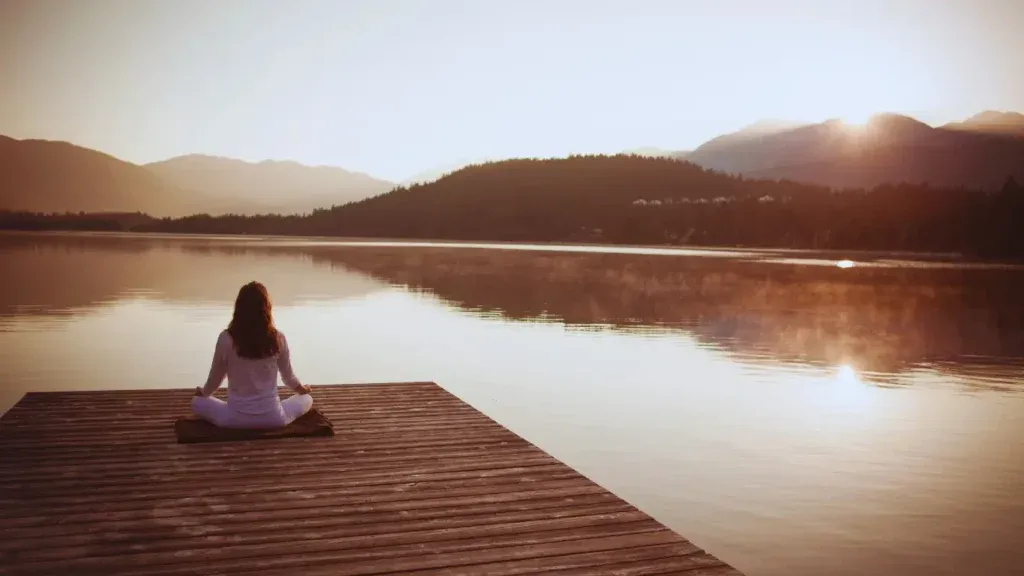 osoba medytująca spokój
