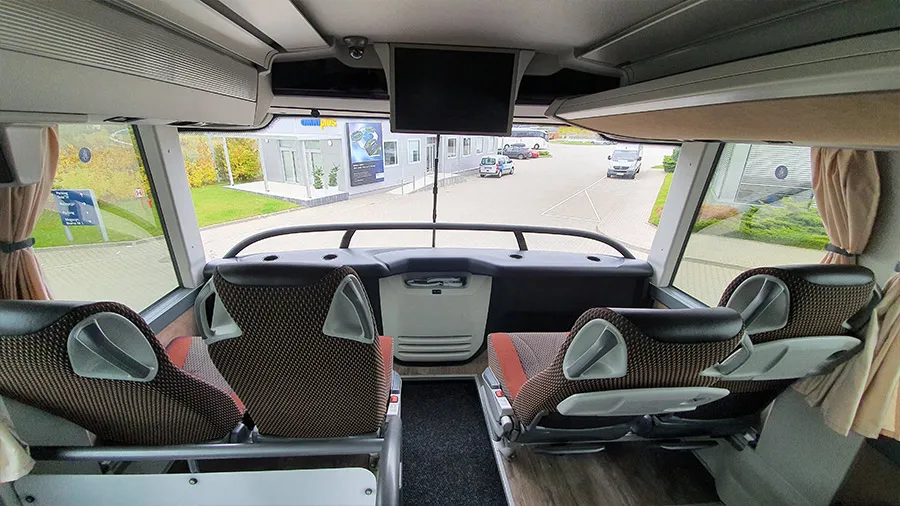 nowoczesny autokar piętrowy wnętrze
