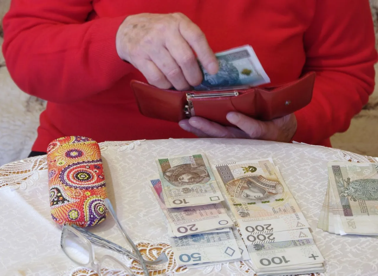 Zdjęcie Gdzie można trzymać pieniądze familiada? Oto kreatywne sposoby na ukrycie gotówki