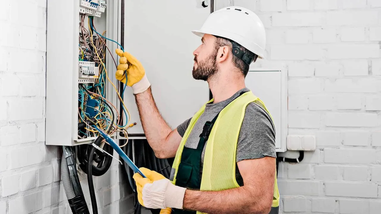 Zdjęcie Ile kosztuje położenie elektryki w domu? Sprawdź, co wpływa na ceny