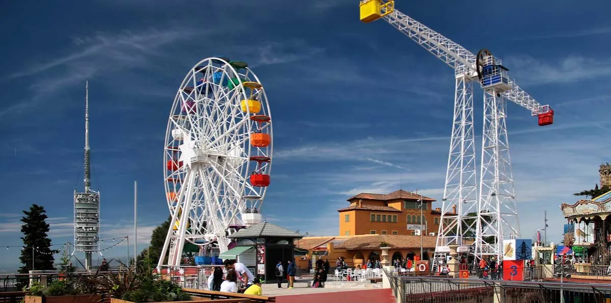 Zdjęcie Tibidabo o PortAventura: ¿Cuál es tu parque ideal en Barcelona?