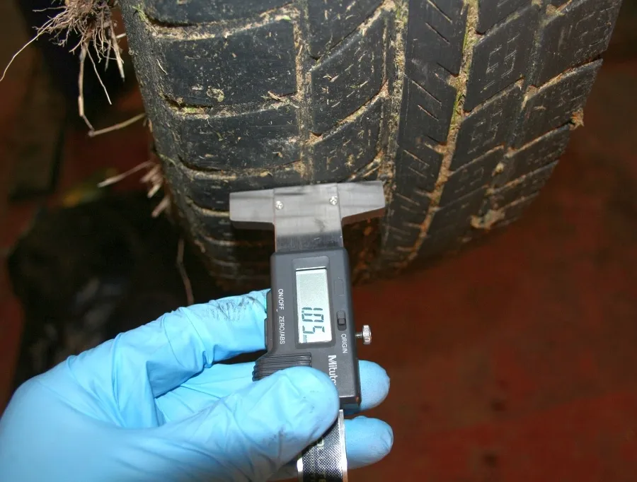 Zdjęcie Kiedy wymienić opony? Sygnały, wiek i głębokość bieżnika