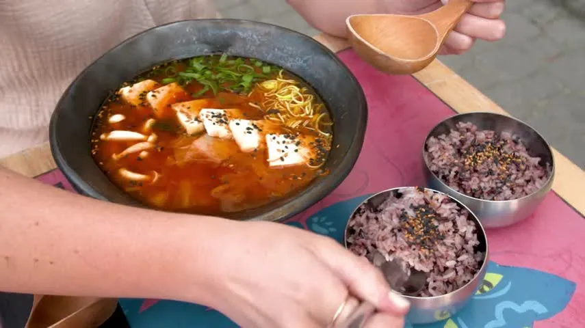 Zdjęcie Co to jest kimchi? Poznaj sekrety tej zdrowej potrawy z Korei